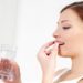 Minum Obat Pakai Air Hangat atau Air Dingin, Mana yang Lebih Baik?