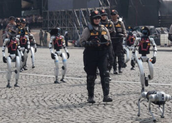 Sita Perhatian Warga di Monas, Begini Fungsi Robot Polri