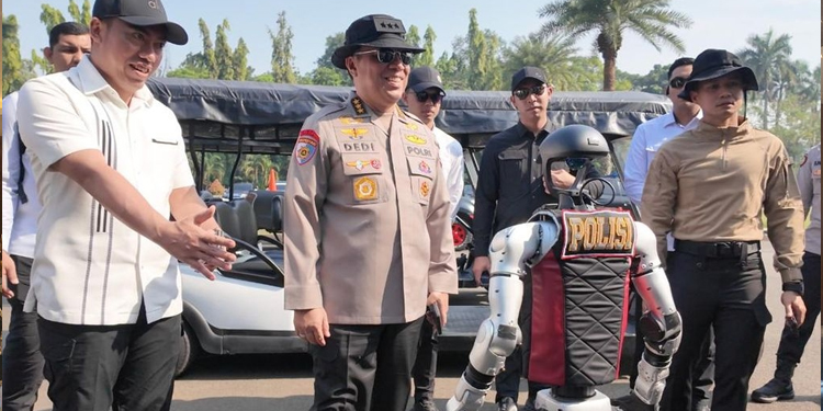 Keren, Polri Hadirkan Robot Polisi Pada HUT Bhayangkara di Monas