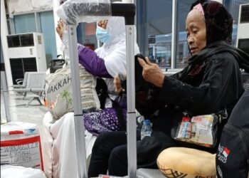 Sakiyah Pulang Seorang Diri, Suami Wafat dalam Perjalanan Menuju Bandara Madinah