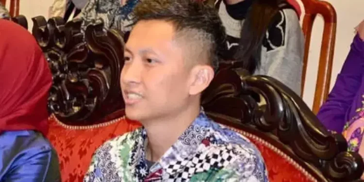 Mendiang Diplomat Kemlu Ternyata Aktif di Medsos, Ini Profil Lengkapnya!