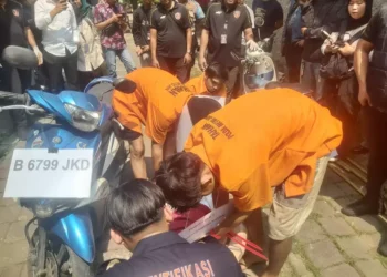 Heboh Disoraki Warga, Pelaku Pembunuhan Wanita di Cisauk Jalani Rekonstruksi
