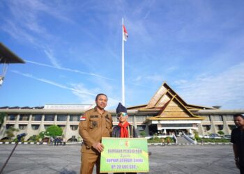 Temui Gubernur, Dika ‘Pacu Jalur’ Diangkat jadi Duta Pariwisata Riau dan Terima Beasiswa