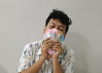 Milenial dan Gen Z: Antara Pinjol, Judol, dan Krisis Keuangan Pribadi