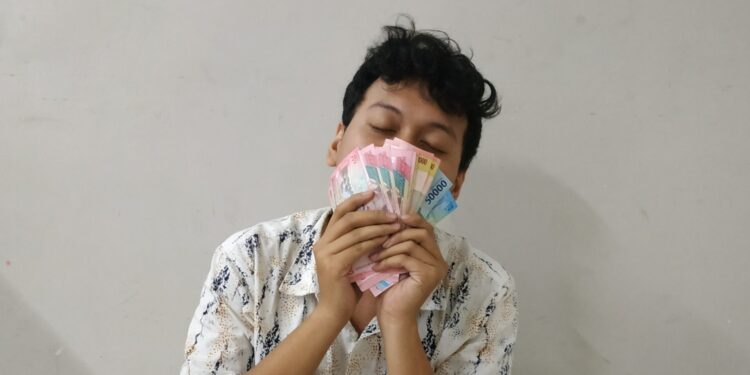 Milenial dan Gen Z: Antara Pinjol, Judol, dan Krisis Keuangan Pribadi