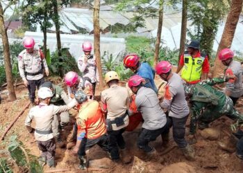 Tertimbun Longsor di Cisarua, Dua Orang Warga Jakarta Ditemukan Meninggal