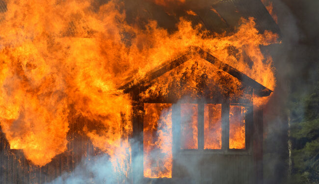 Gegara Bakar Sampah Sembarangan, Dua Lapak Hangus Terbakar di Tangsel