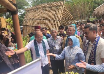 Menteri Koperasi dan UKM Resmikan Program Micronect, Perkuat Rantai Pasok Klaster Oleh-Oleh di Gerai Lengkong Tangsel