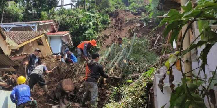 Bencana Longsor Hantam Wilayah Lembang Bandung, Satu Orang Meninggal Dunia