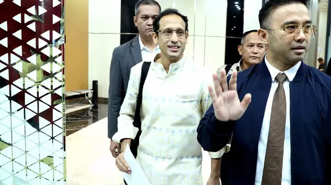 Jalani Pemeriksaan Kasus Korupsi Laptop, Nadiem Makarim Datangi Kejagung bersama Hotman Paris