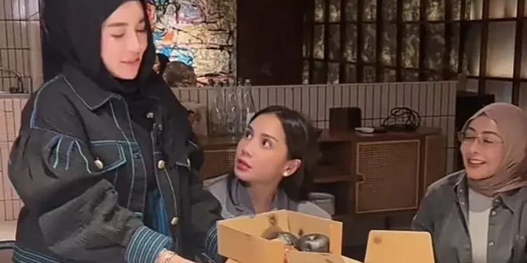 Begini Respon Jujur Nagita Slavina Saat Mencicipi Donat Viral Pinkan Mambo
