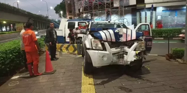 Diduga Mabuk Berat hingga Kecelakaan, WN China Malah Bawa Kabur Mobil Polisi