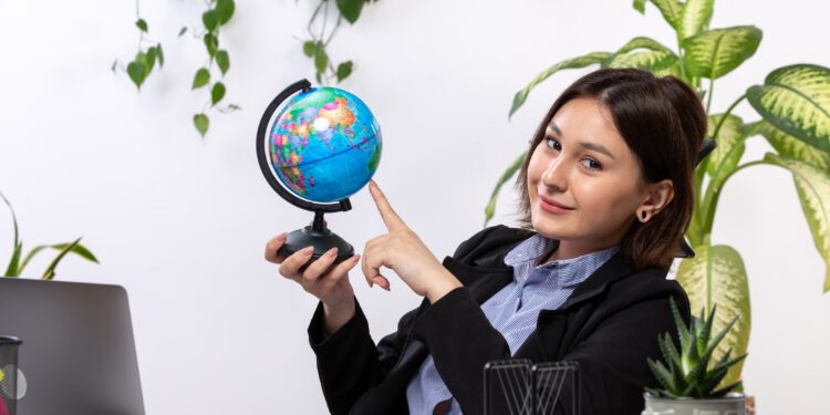 Menghadapi Akuntasi di Era Globalisasi: Kompleksitas, Peluang dan Adapsitas