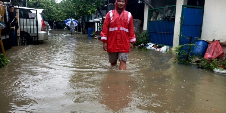 Ratusan Rumah di Serpong Utara Terendam Banjir 1,3 Meter Akibat Hujan Deras