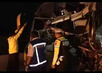 Bus Tabrak Truk Tangki Pengangkut Limbah di Cipularang, Satu Meninggal Dunia
