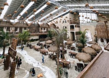 Mau Makan Santai Ala di Pantai? Semuanya Ada di Cafe Hey Beach Tangsel