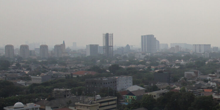 Pagi Ini, Udara Jakarta Naik Peringkat jadi Tiga Besar Terburuk di Dunia