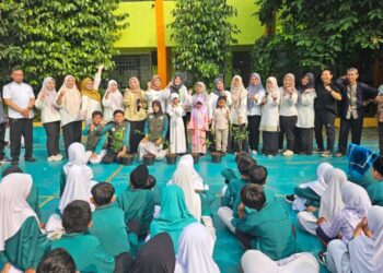 Tanam Pohon Simbol Jaga Bumi jadi Aksi Keren Siswa SDN Pondok Jagung 2 di Penutupan MPLS
