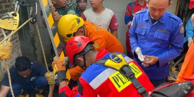Jatuh dalam Sumur Tua Beracun, Ayah dan Anak di Banyumas Ditemukan Tewas