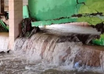 Atasi Banjir, Dinas SDA Jaksel Bangun Tanggul Darurat di Musala Jati Padang