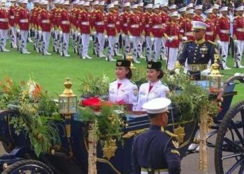 Kirab Kereta Kencana Bawa Sang Merah Putih ke Monas