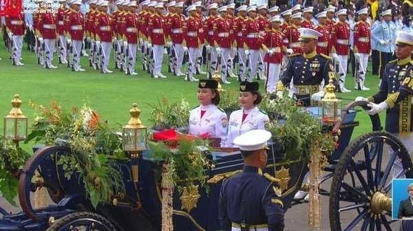Kirab Kereta Kencana Bawa Sang Merah Putih ke Monas