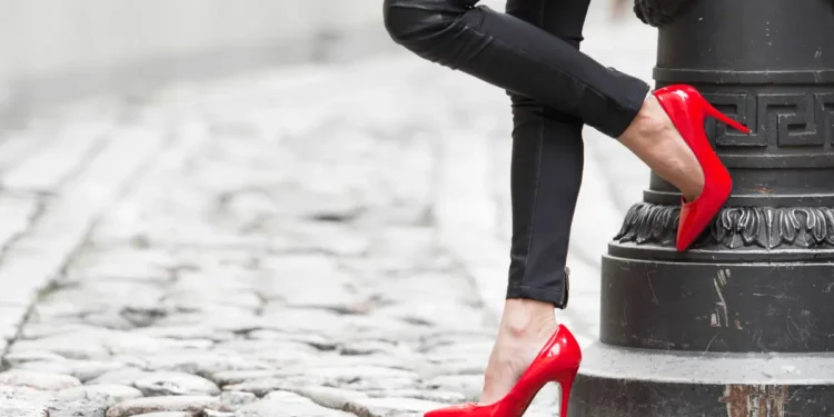 Hati-hati, Ini Akibatnya Jika Wanita Memakai High Heels Terlalu Tinggi