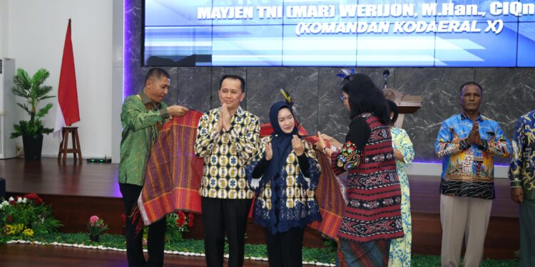 Agus Fatoni Ajak TNI AL Jaga Sinergitas untuk Pembangunan Papua