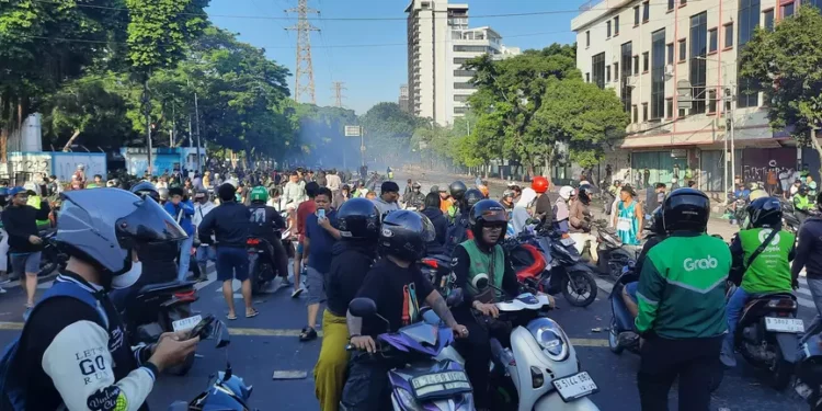 Seseorang Diduga Intel Digeruduk Massa saat Rusuh di Mako Brimob Kwitang