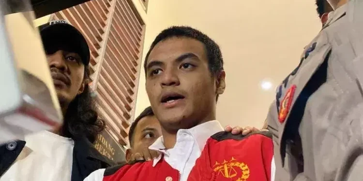 Jadi Saksi di Persidangan Kasus Vadel, Fitri Salhuteru Menangis Karena Ini
