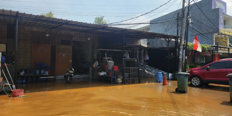 Imbas Banjir di Vila Pamulang, Sebagian Warga Bertahan di Pengungsian