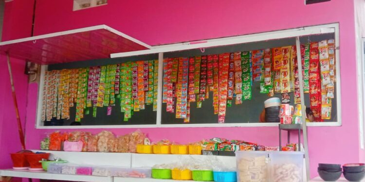 Seblak Mama Nugi Viral di Tangsel, Diserbu Warga hingga Diliput Stasiun TV