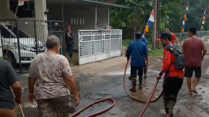 Pasca Banjir Kiriman, Pemkot Tangsel Segera Lakukan Penyemprotan Lumpur di Villa Pamulang