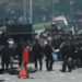 Demo di DPR Ricuh, Massa Lempari Polisi Pakai Batu Hingga Bom Molotov
