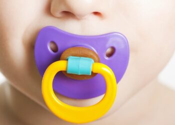 Viral di Kalangan Anak Muda China, Isap Empeng untuk Redakan Stress