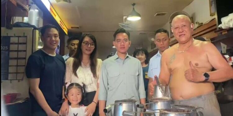 Wapres Gibran Sarapan di Kopi Asiang, Warung Legendaris Pontianak