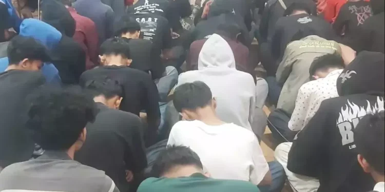 54 Remaja di Tangsel Ditangkap Polisi, Hendak Tawuran Bawa Sajam dan Bom Molotov