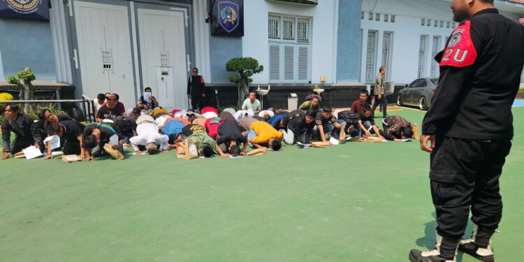 Dapat Remisi di HUT ke-80 RI, 53 Narapidana Lapas Pemuda Tangerang Langsung Bebas