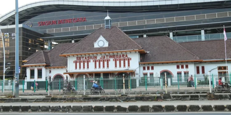 KAI Terapkan Pola Operasi Berhenti Luar Biasa di Stasiun Jatinegara hingga 2 September 2025