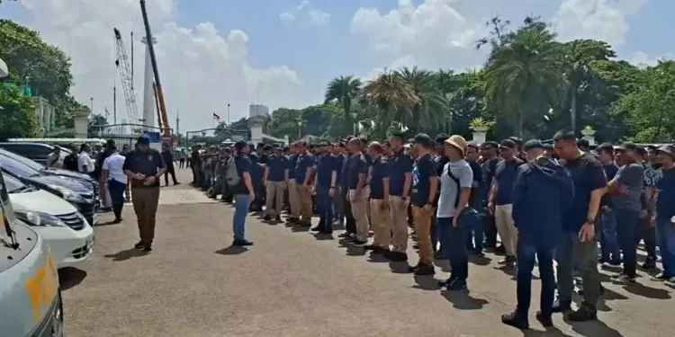 Demo Aliansi Buruh, Massa Gelar Long March dari Jalan Thamrin sampai Patung Kuda