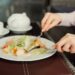Sebelum Makan Siang, Lakukan Tiga Hal Ini untuk Turunkan Berat Badan