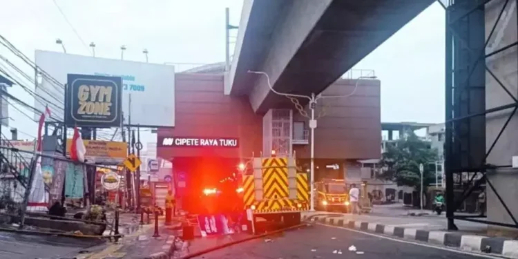 Jalan Fatmawati Dekat MRT Cipete Ditutup Sementara Imbas Kebakaran Ruko Food Court