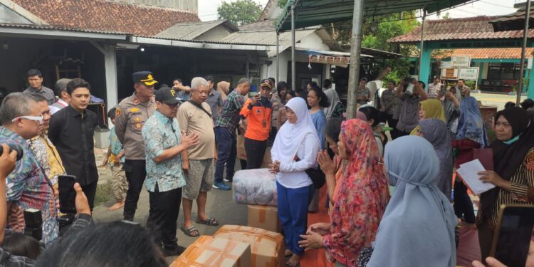 Pilar Saga Ichsan Kunjungi Korban Kebakaran di Asrama Polisi Serpong Tangsel