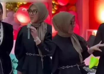 Tingkah Syahrini Mengelap Tangan ke Baju Reino Barack Bikin Geger Netizen