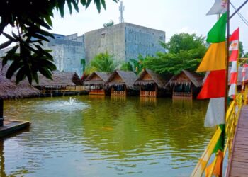 Nikmati Sensasi Desa di Tengah Kota, RM Saung Babeh Jadi Favorit Kulineran di Tangsel