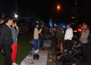 Jaga Tangsel, Benyamin Davnie Pantau Siskamling di Malam Hari
