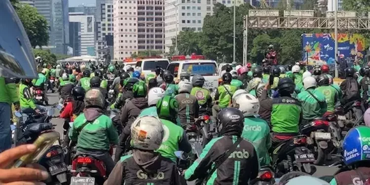 Ribuan Pengemudi Ojol Demo di Jakarta, Tuntut Pencopotan Menhub