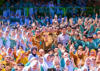 Sekda Bambang Dampingi Wapres Gibran Tinjau MBG di Dua SMPN Tangsel