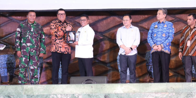 Pesan Gubernur Banten Andra Soni ke Pelaku UMKM: Jangan Tergoda Pinjol