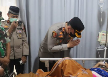 Kapolres Tangsel Jenguk Korban Ledakan Gas di Pamulang